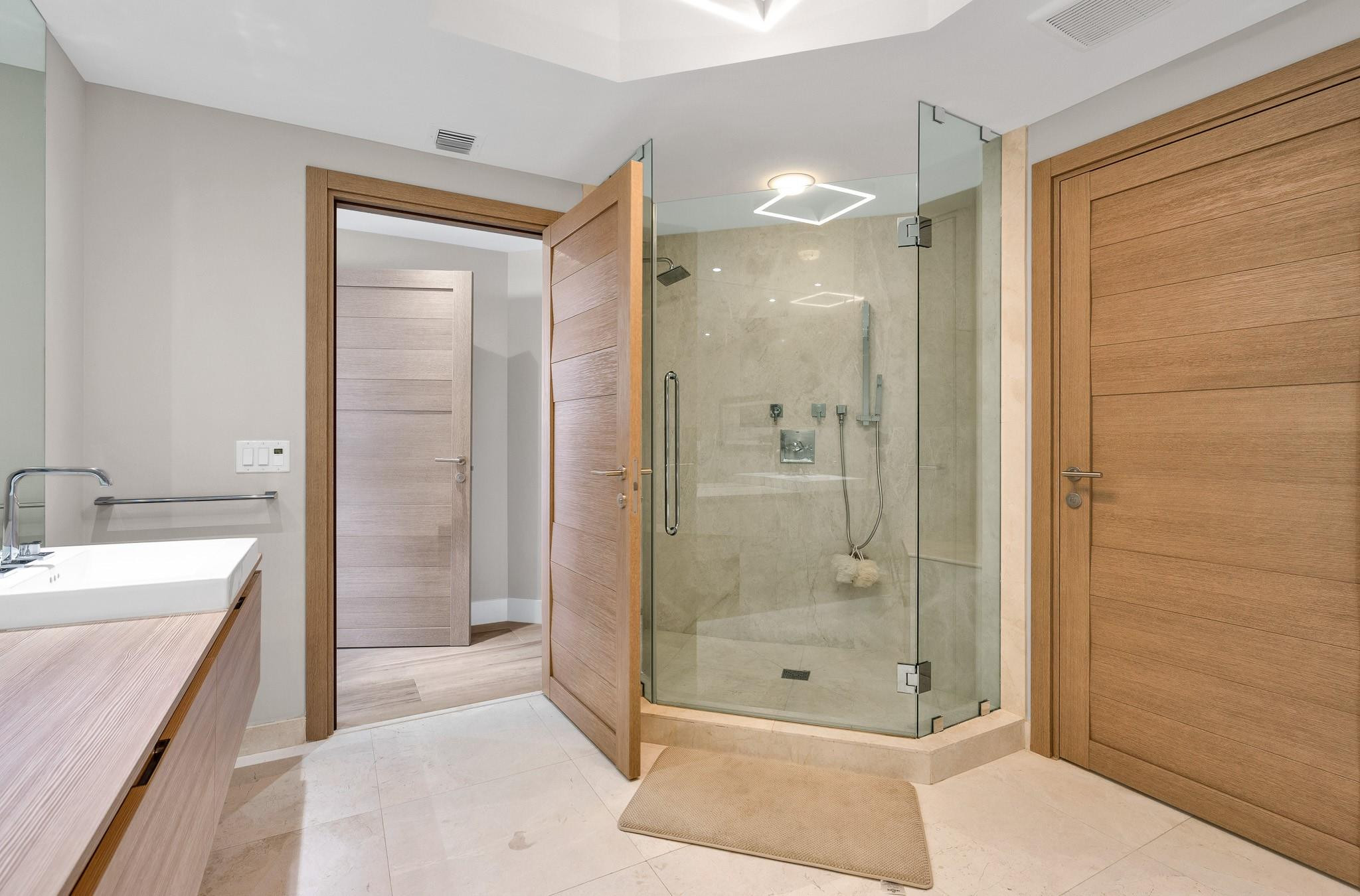 17111 Biscayne #1702, North Miami Beach FL 33160