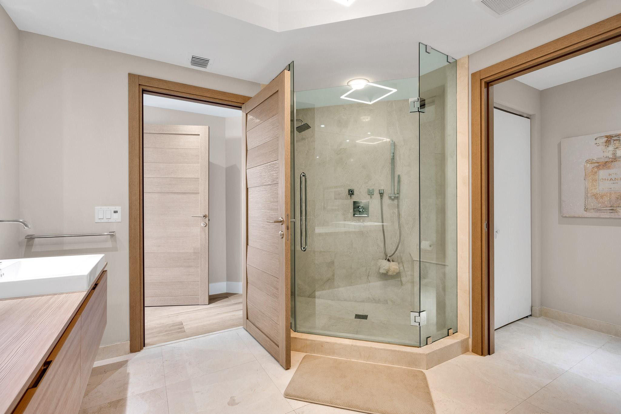 17111 Biscayne #1702, North Miami Beach FL 33160
