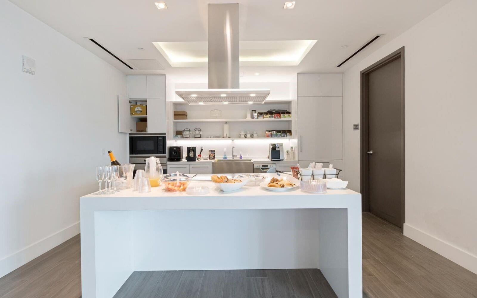 17111 Biscayne #1702, North Miami Beach FL 33160