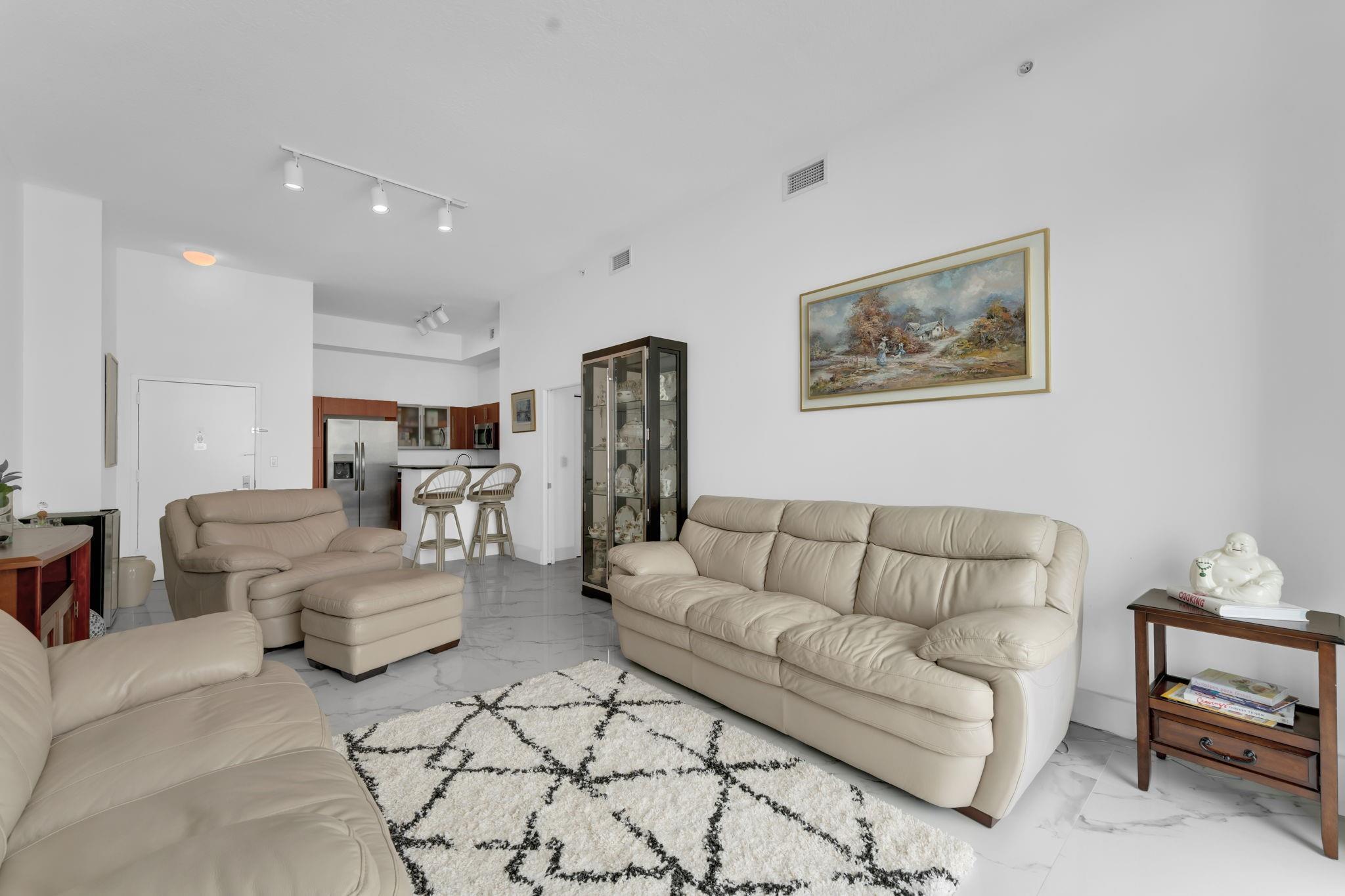 325 S Biscayne Blvd #UPH-14, Miami FL 33131