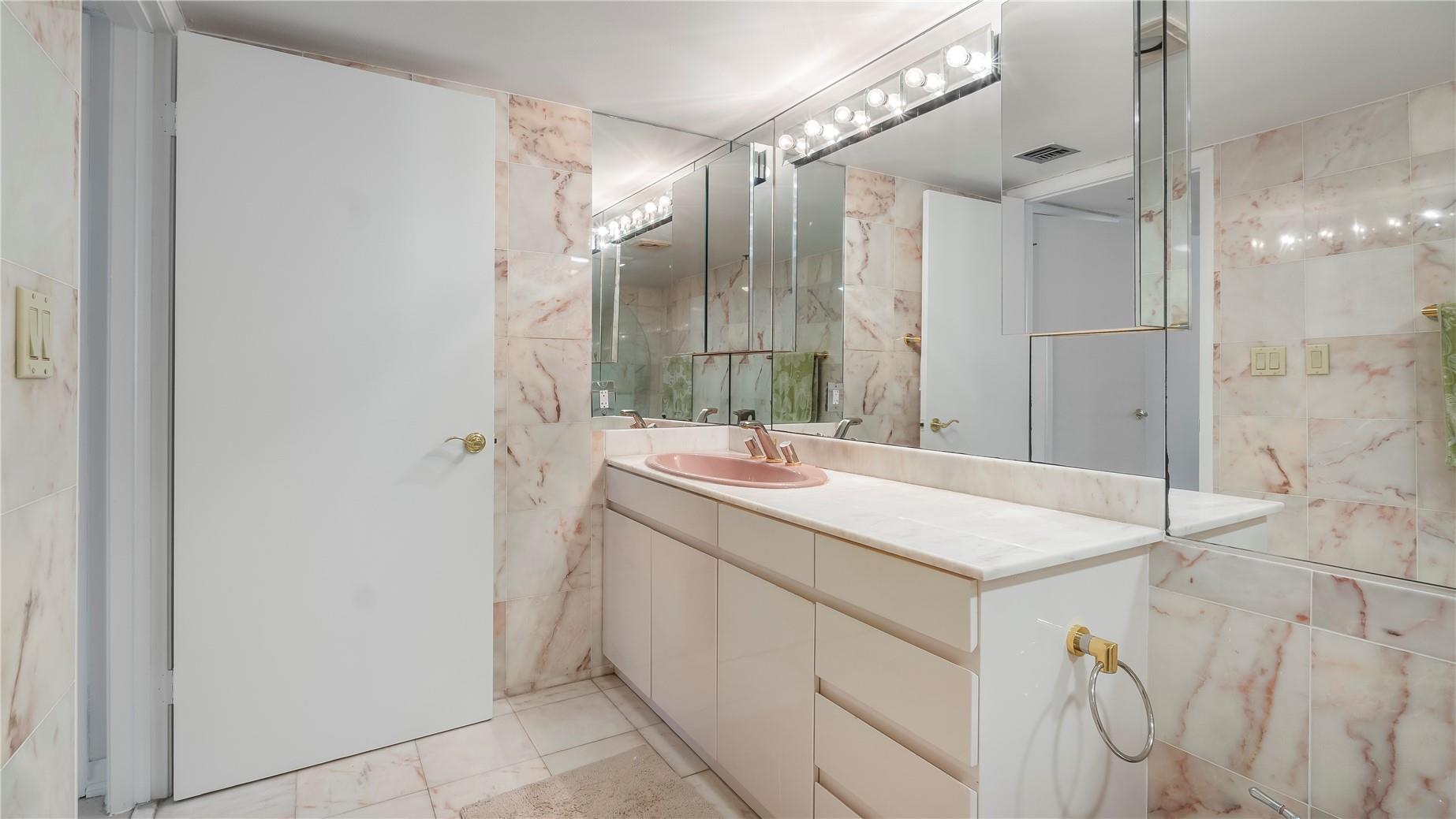8877 Collins Ave #1107, Surfside FL 33154