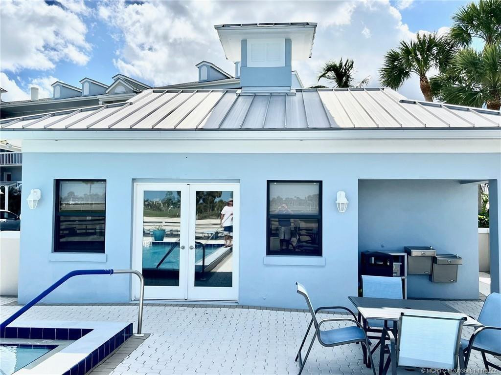 40 NE Plantation #208, Stuart FL 34996