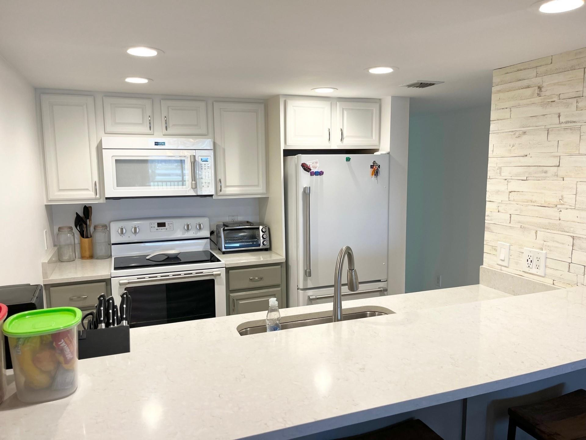 40 NE Plantation #208, Stuart FL 34996