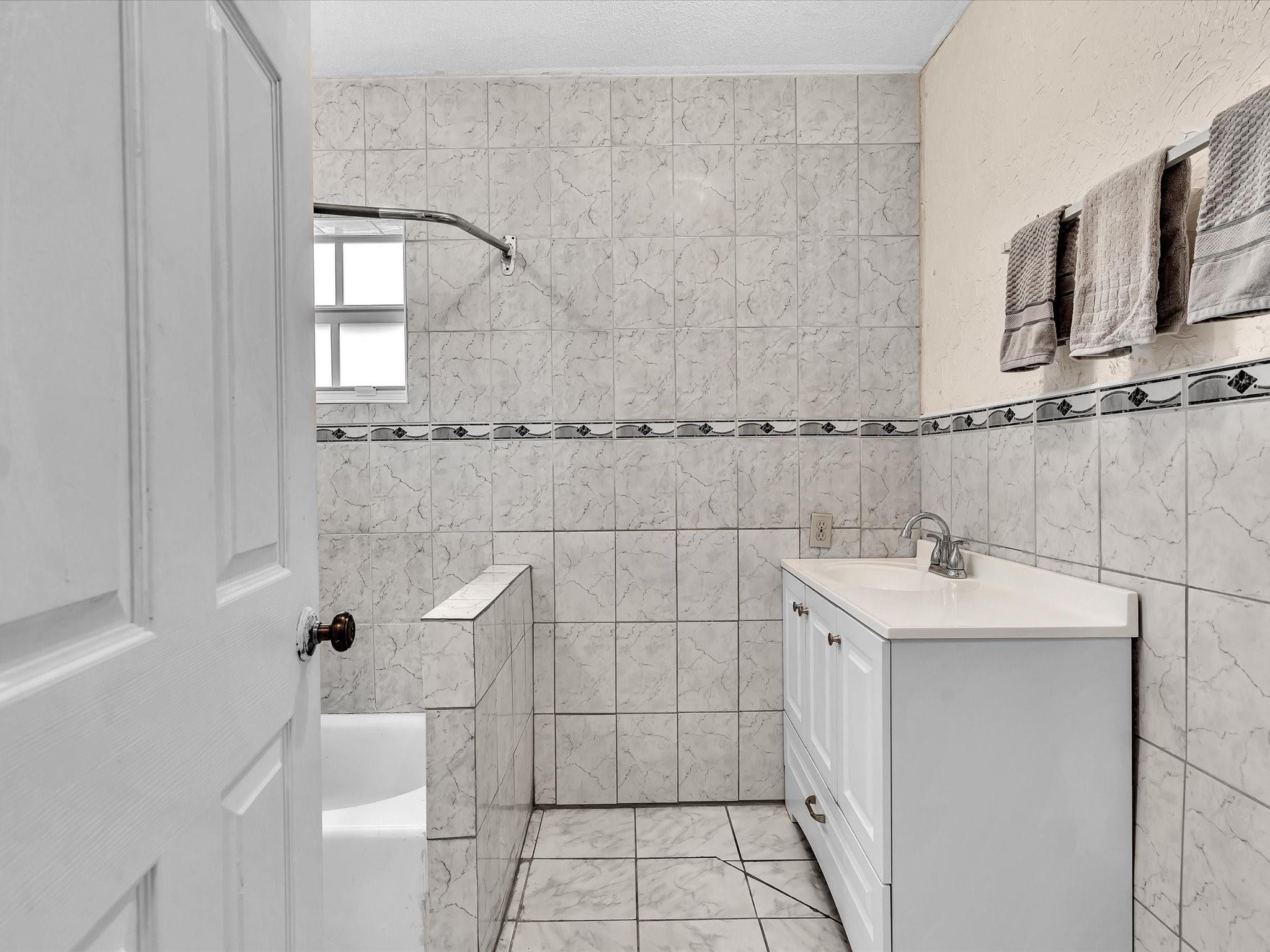 4220 NW 49th, Lauderdale Lakes FL 33319