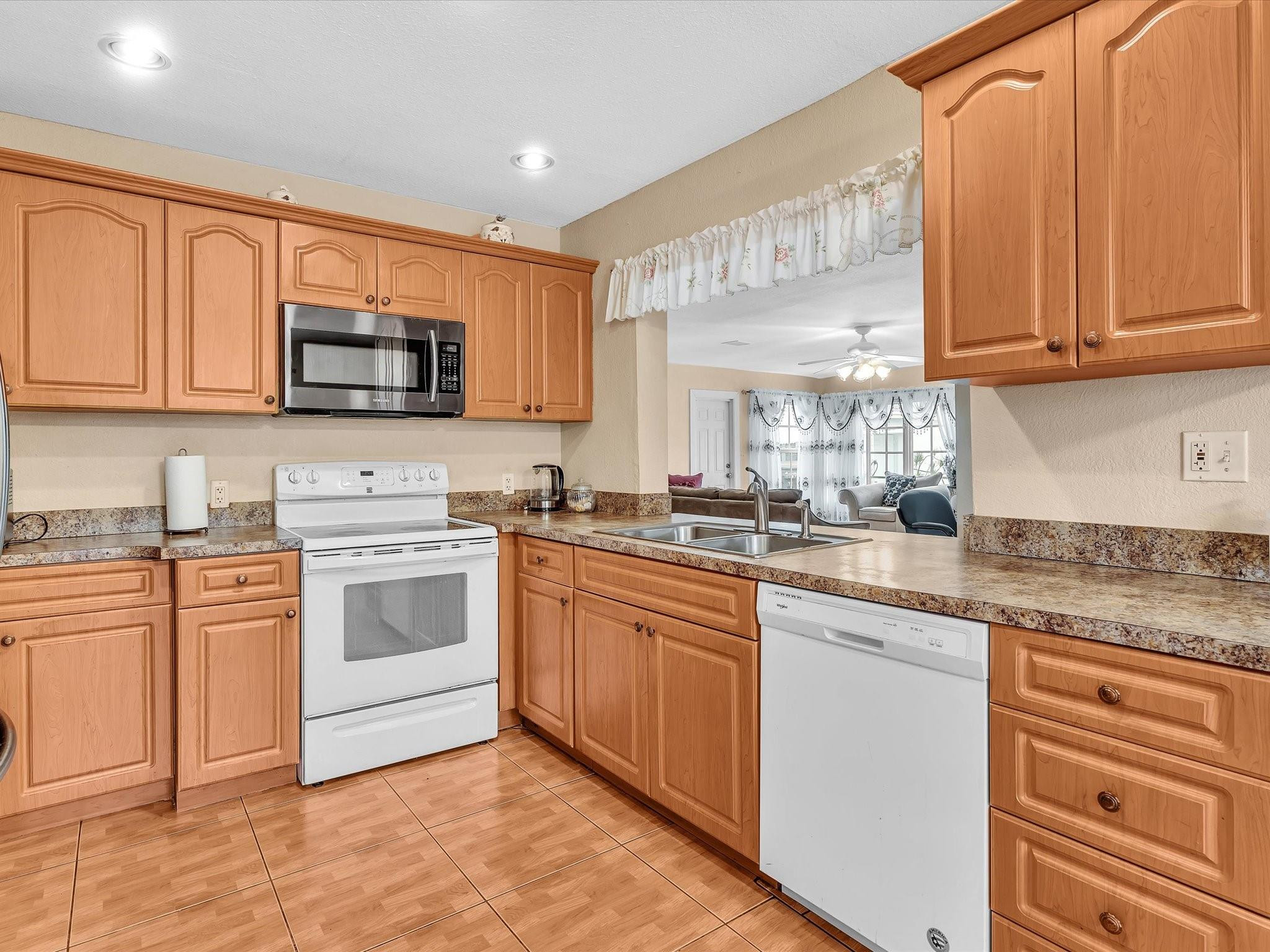4220 NW 49th, Lauderdale Lakes FL 33319