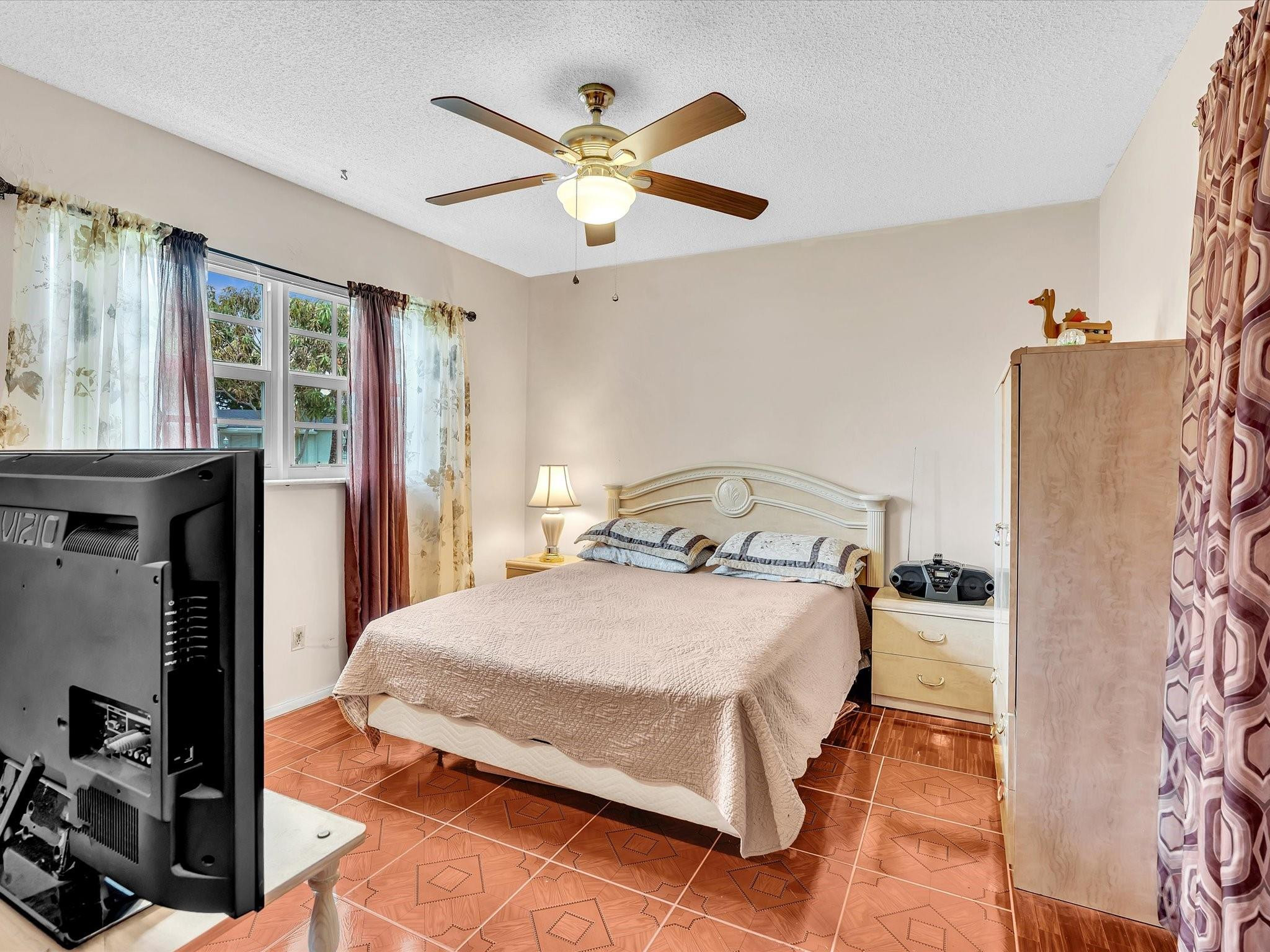 4220 NW 49th, Lauderdale Lakes FL 33319