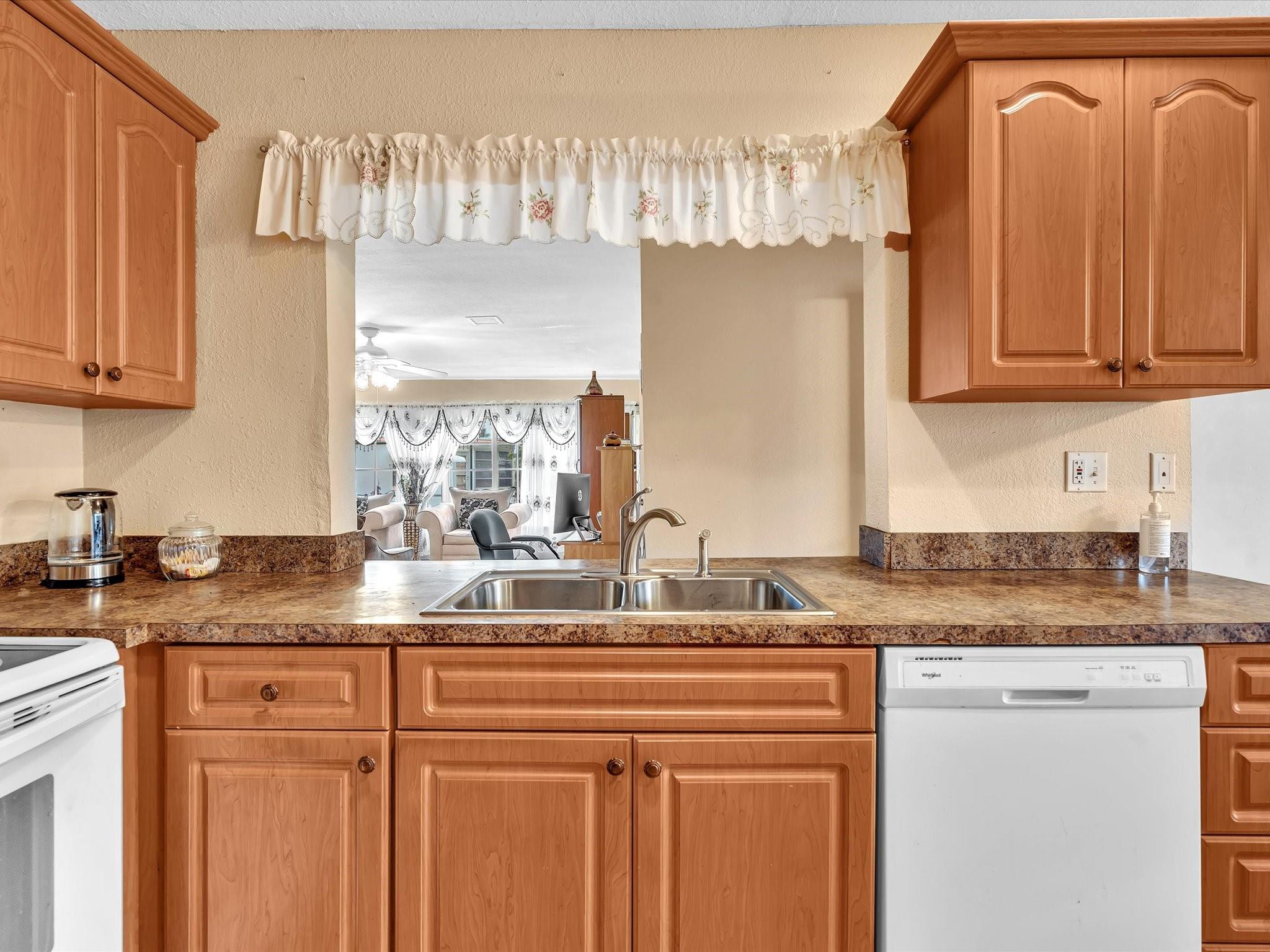 4220 NW 49th, Lauderdale Lakes FL 33319