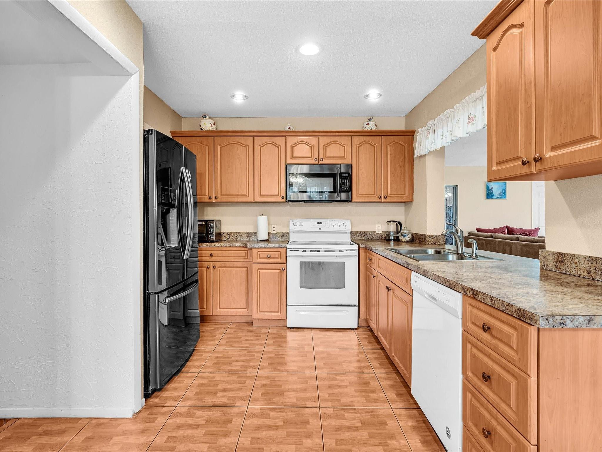 4220 NW 49th, Lauderdale Lakes FL 33319
