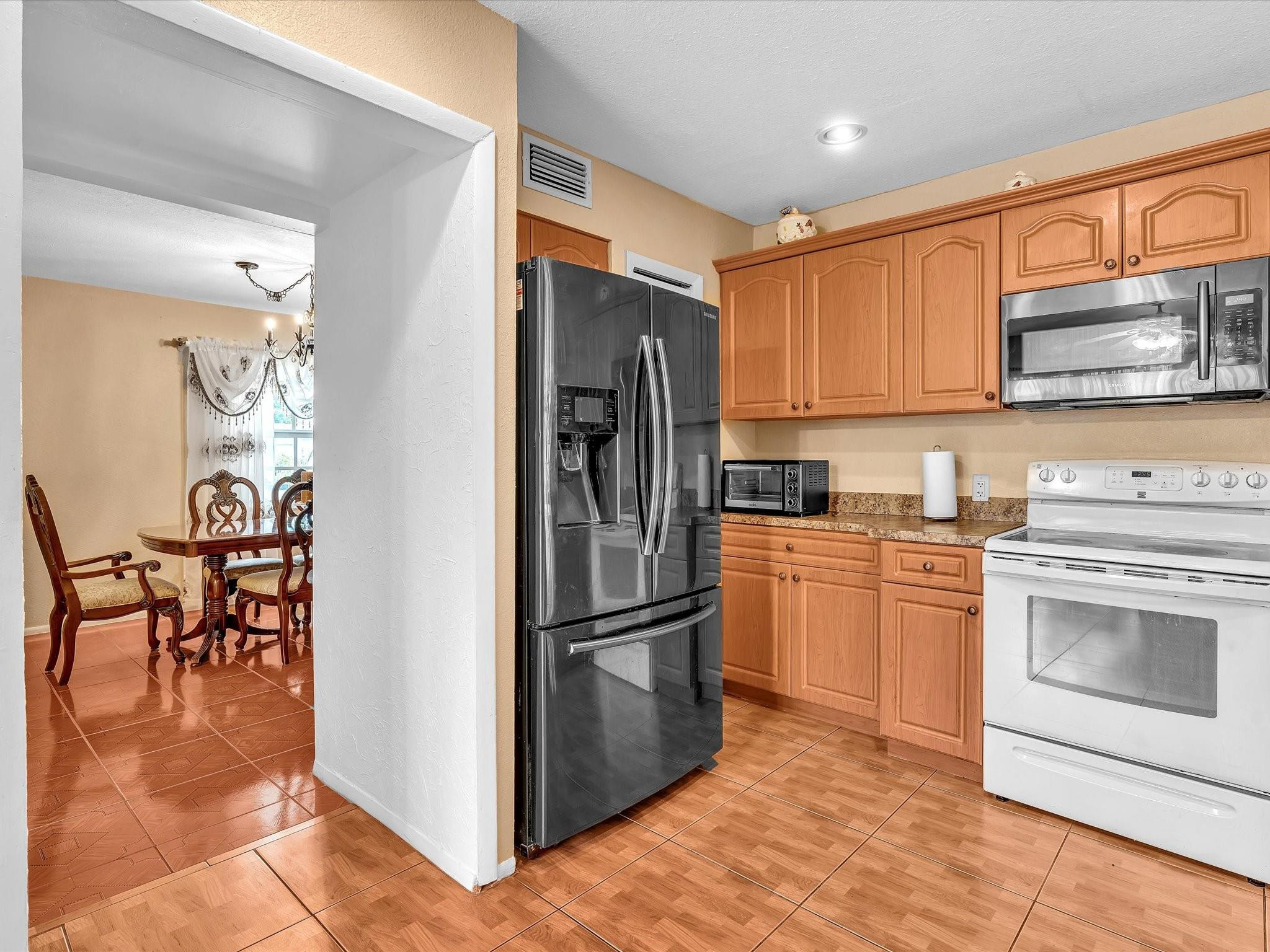 4220 NW 49th, Lauderdale Lakes FL 33319