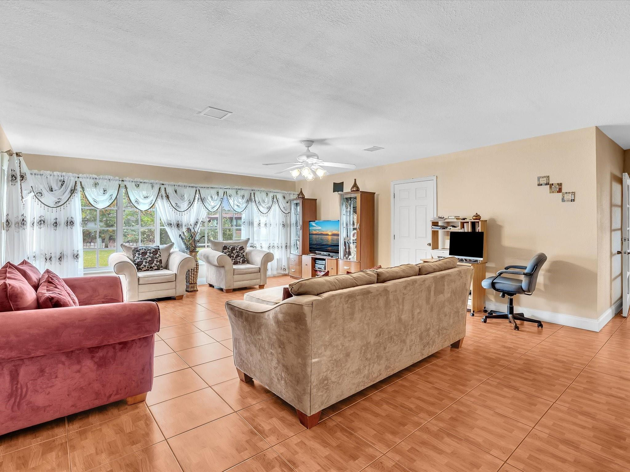 4220 NW 49th, Lauderdale Lakes FL 33319