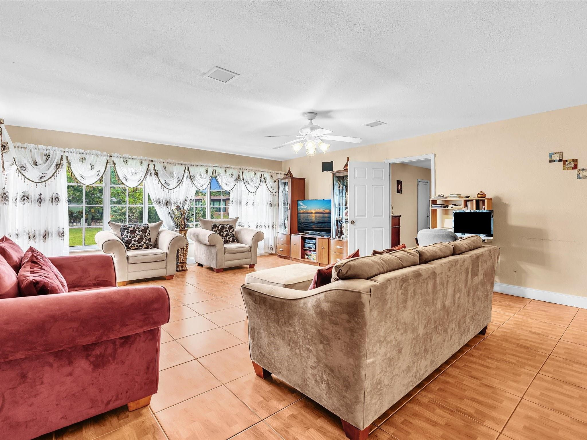 4220 NW 49th, Lauderdale Lakes FL 33319