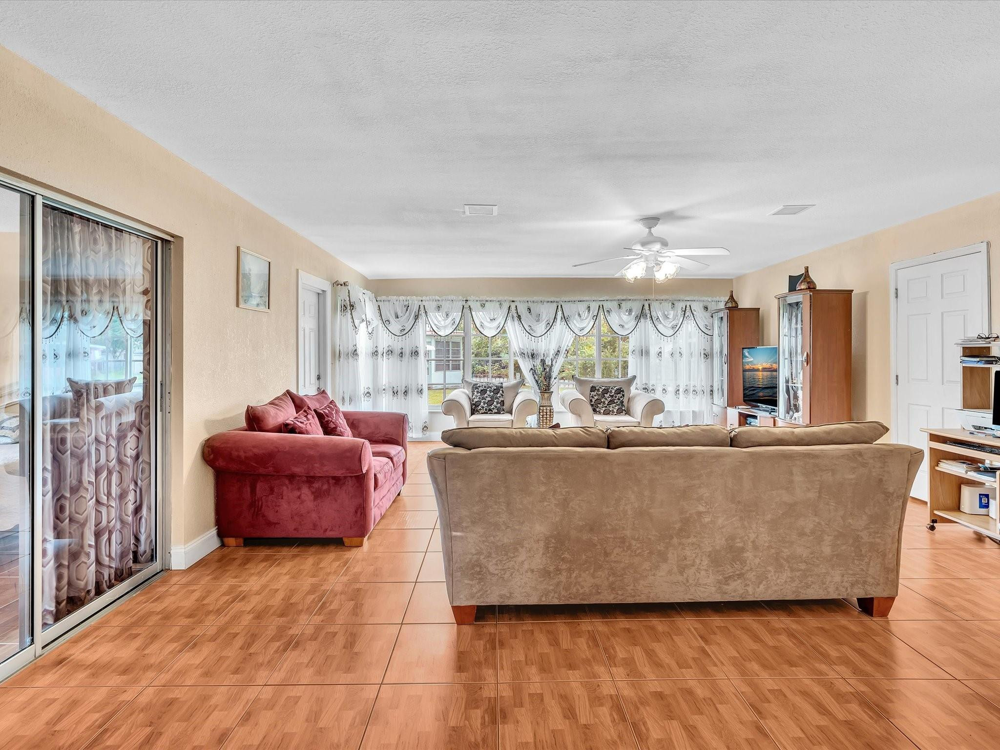 4220 NW 49th, Lauderdale Lakes FL 33319
