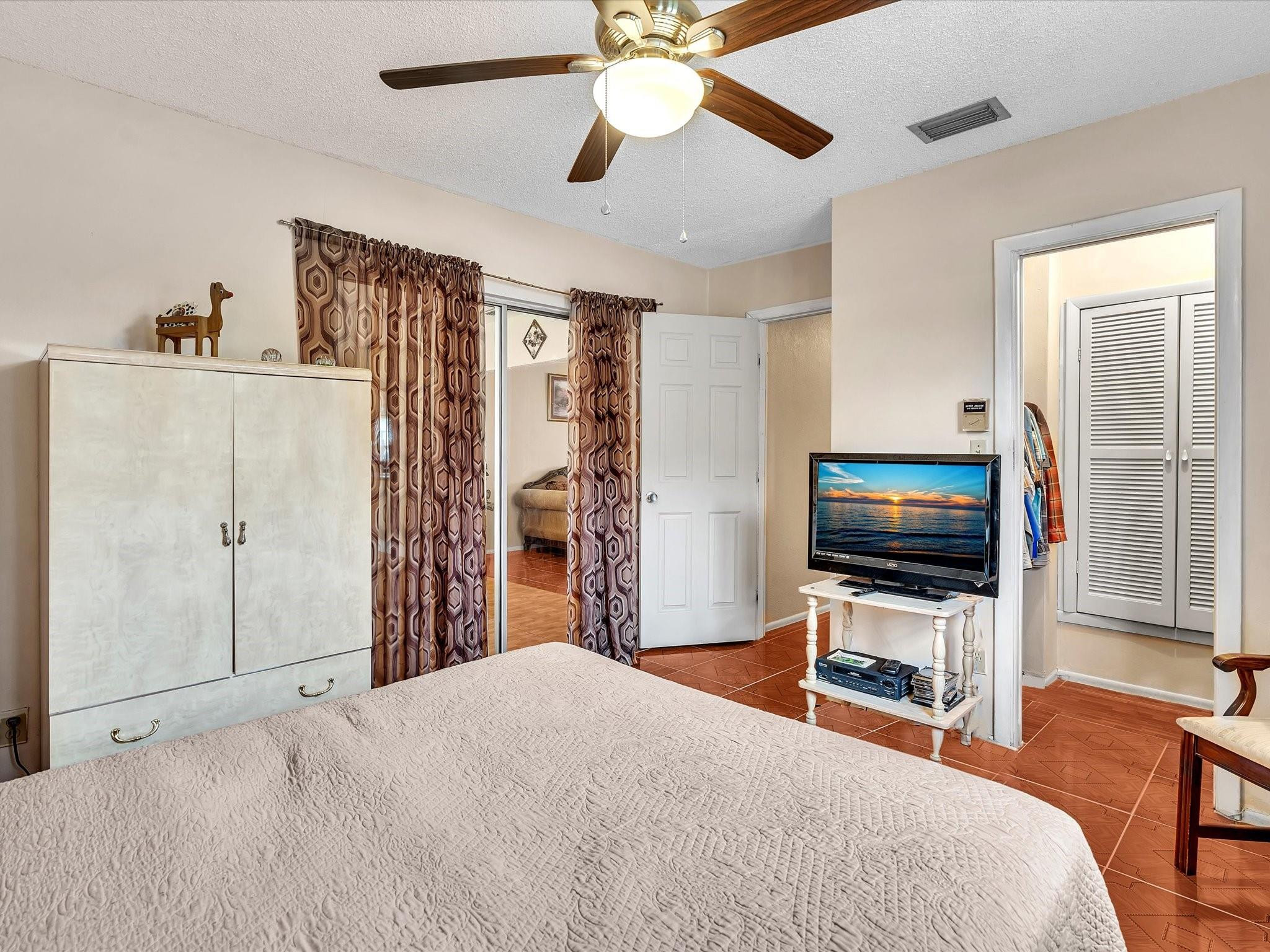 4220 NW 49th, Lauderdale Lakes FL 33319