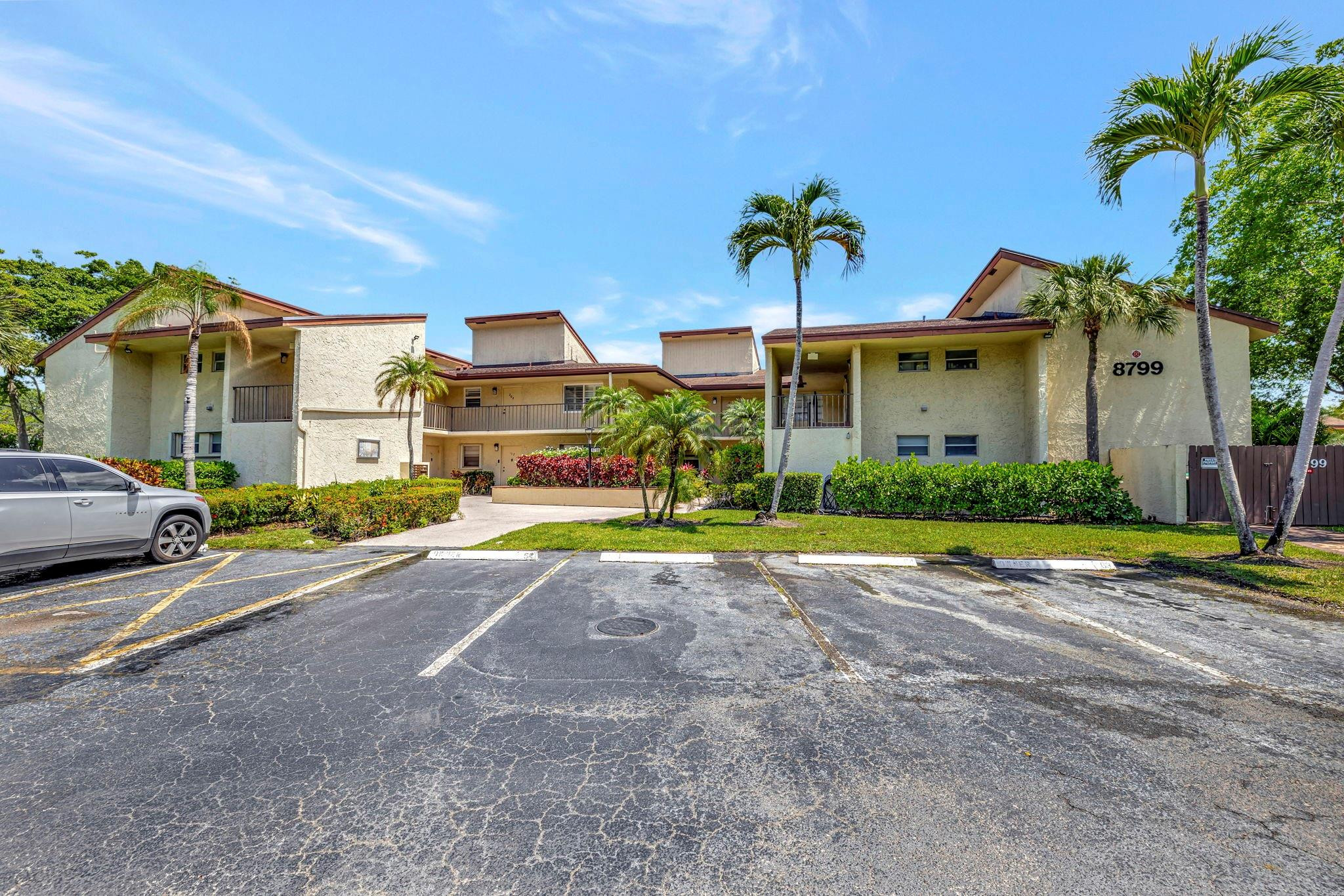 8799 Holly #202, Tamarac FL 33321
