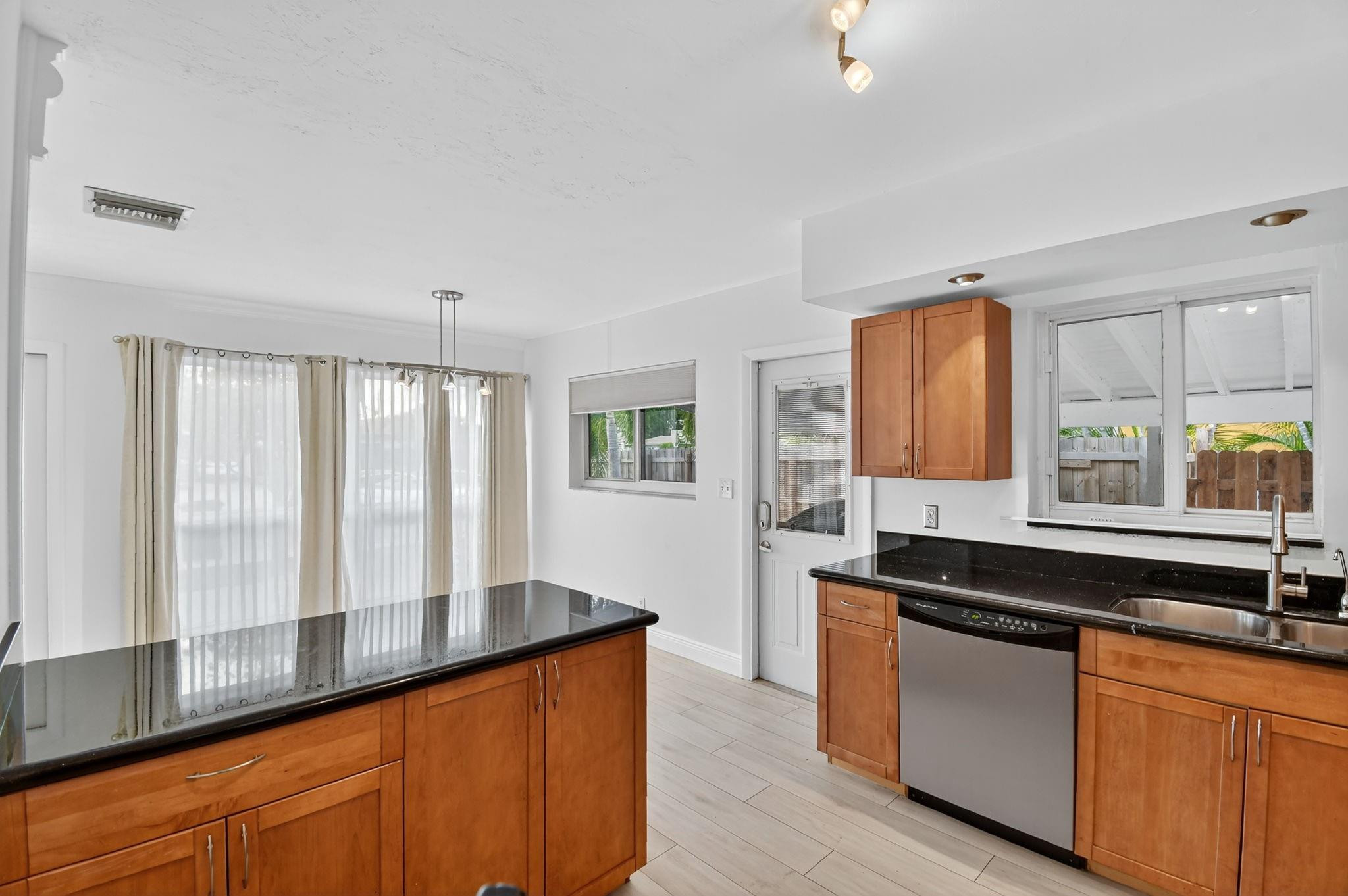 1606 NE 15th #1606, Fort Lauderdale FL 33305