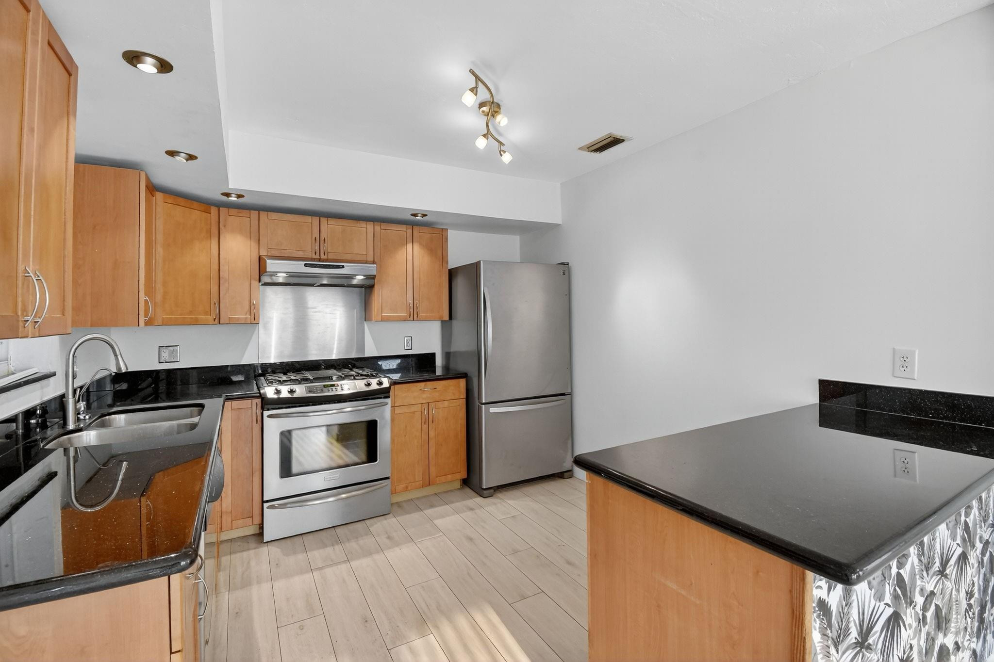 1606 NE 15th #1606, Fort Lauderdale FL 33305