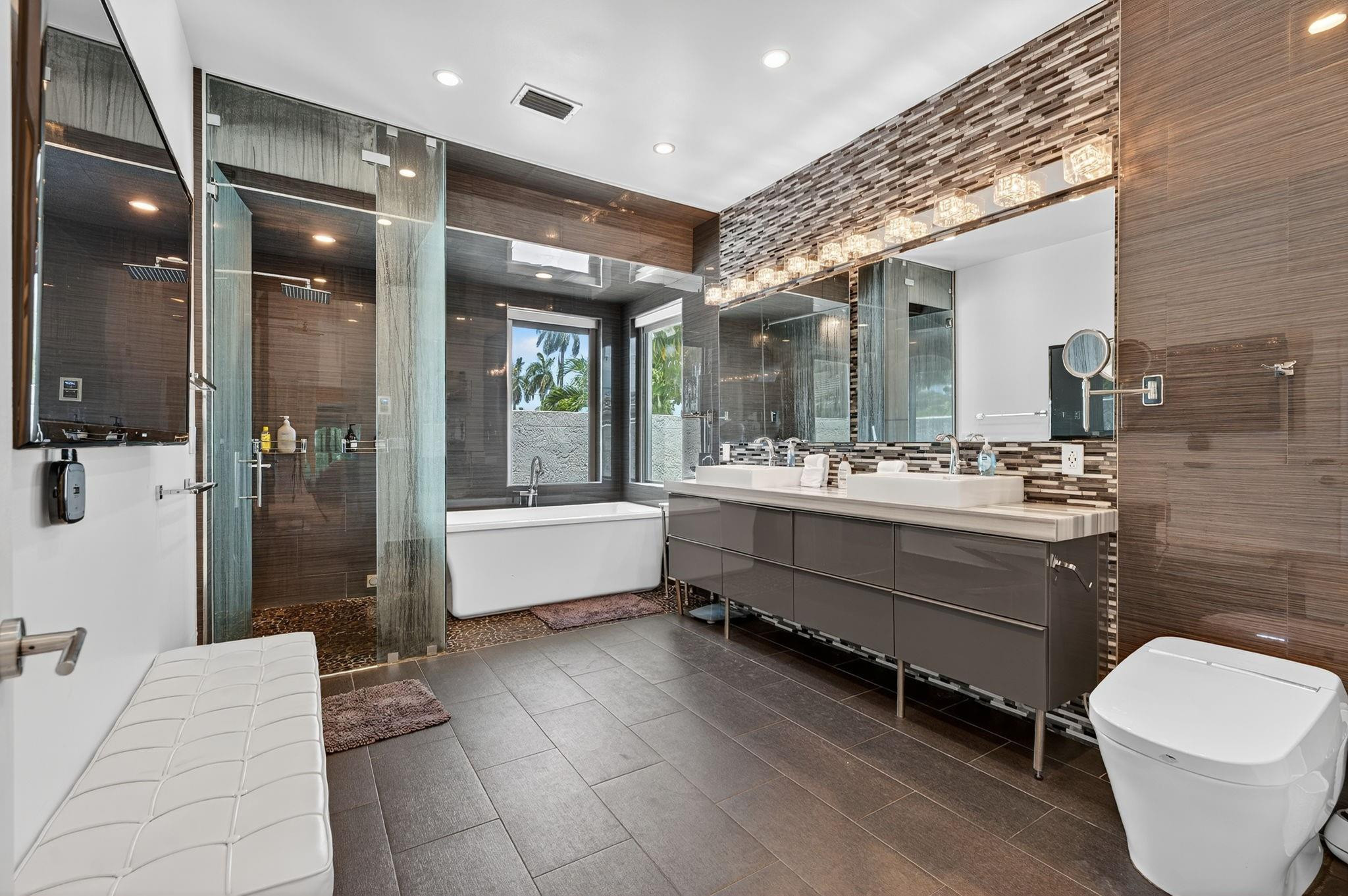2460 NE 36th, Fort Lauderdale FL 33308