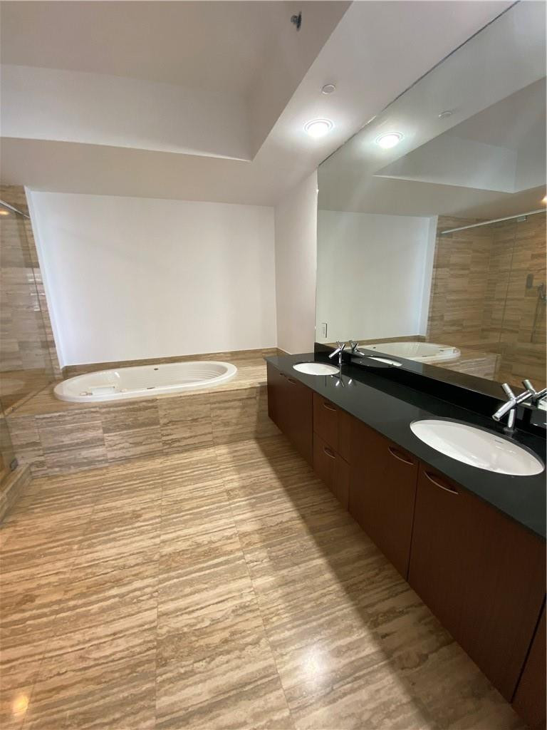 16001 Collins #2207, Sunny Isles Beach FL 33160
