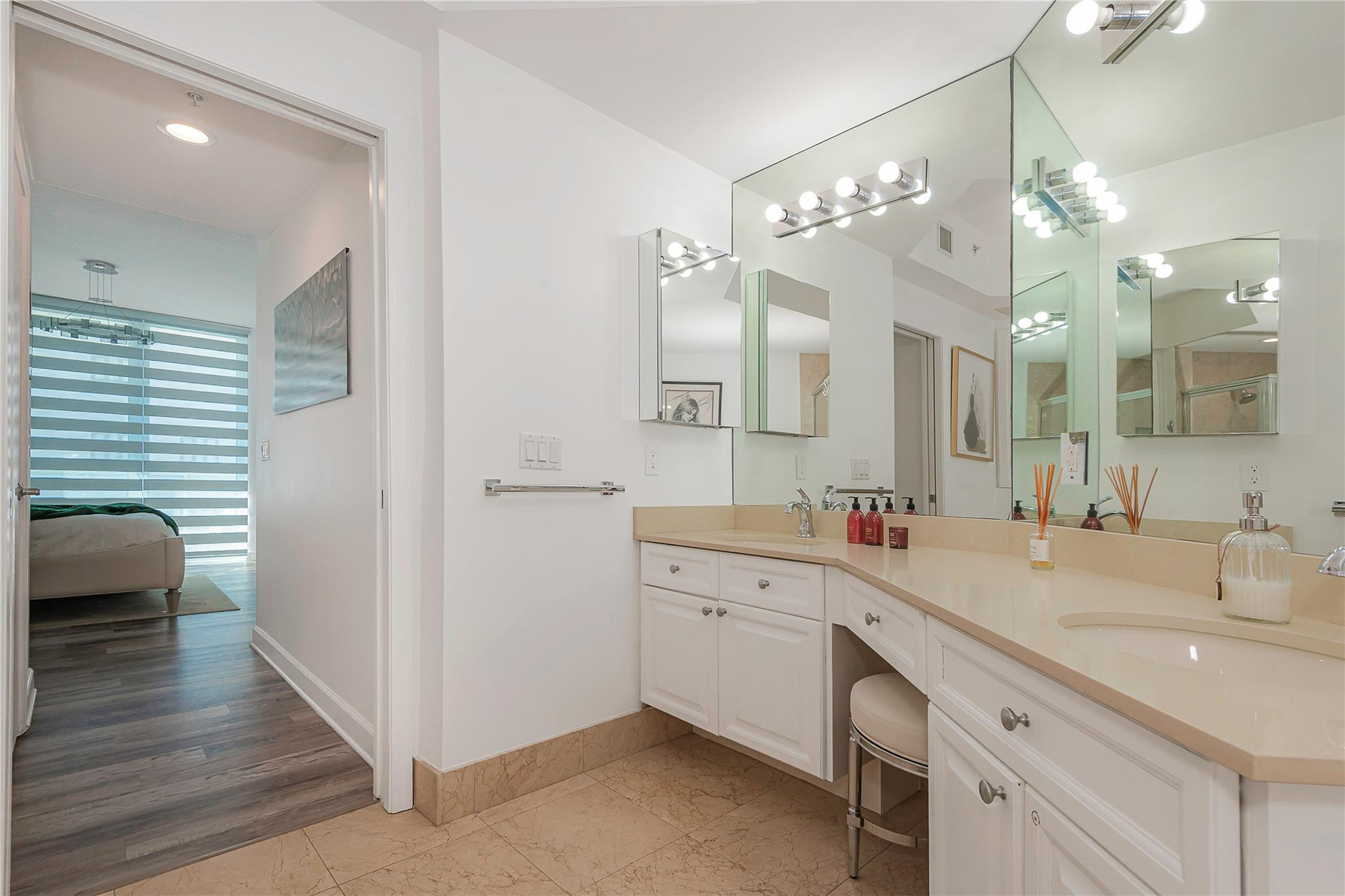111 SE 8th #705, Fort Lauderdale FL 33301