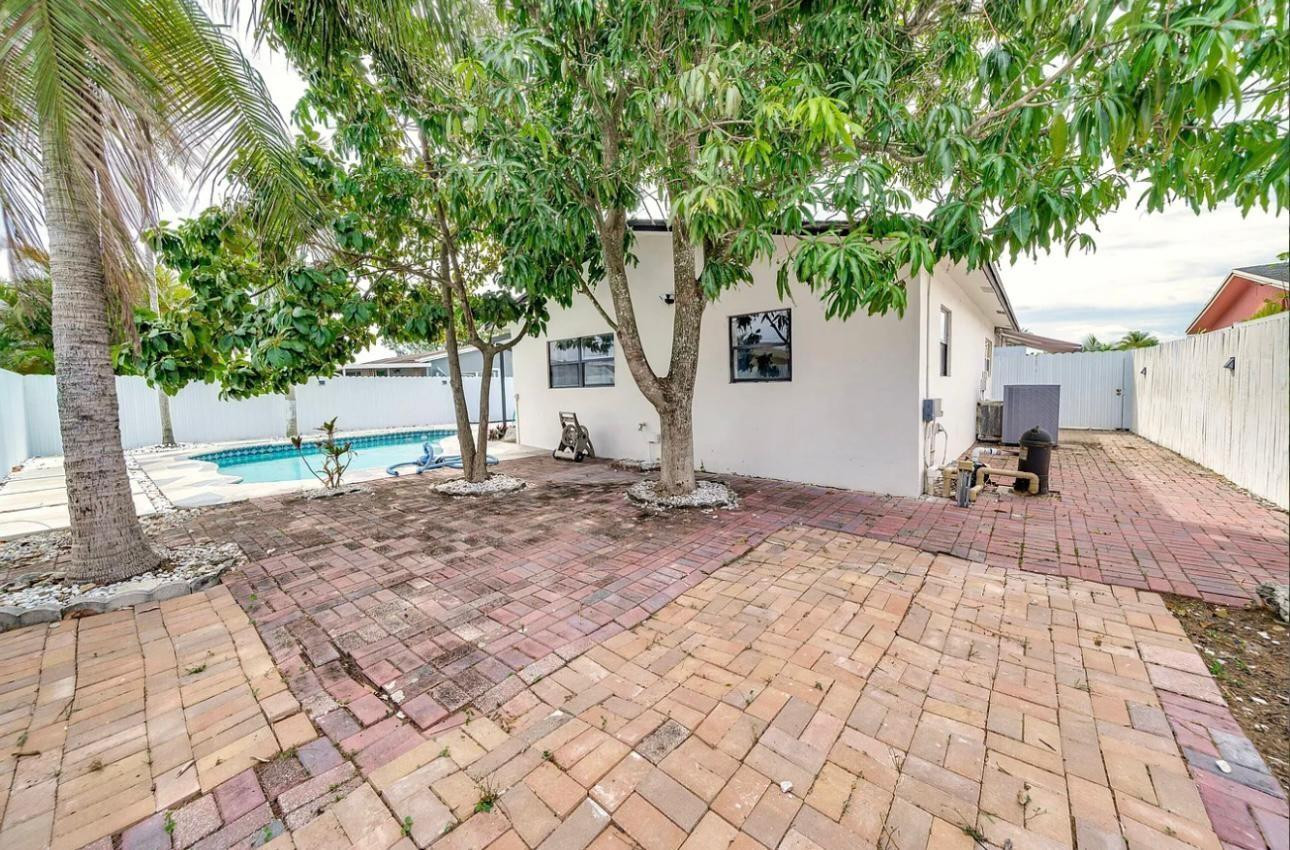 8231 SW 9th, North Lauderdale FL 33068