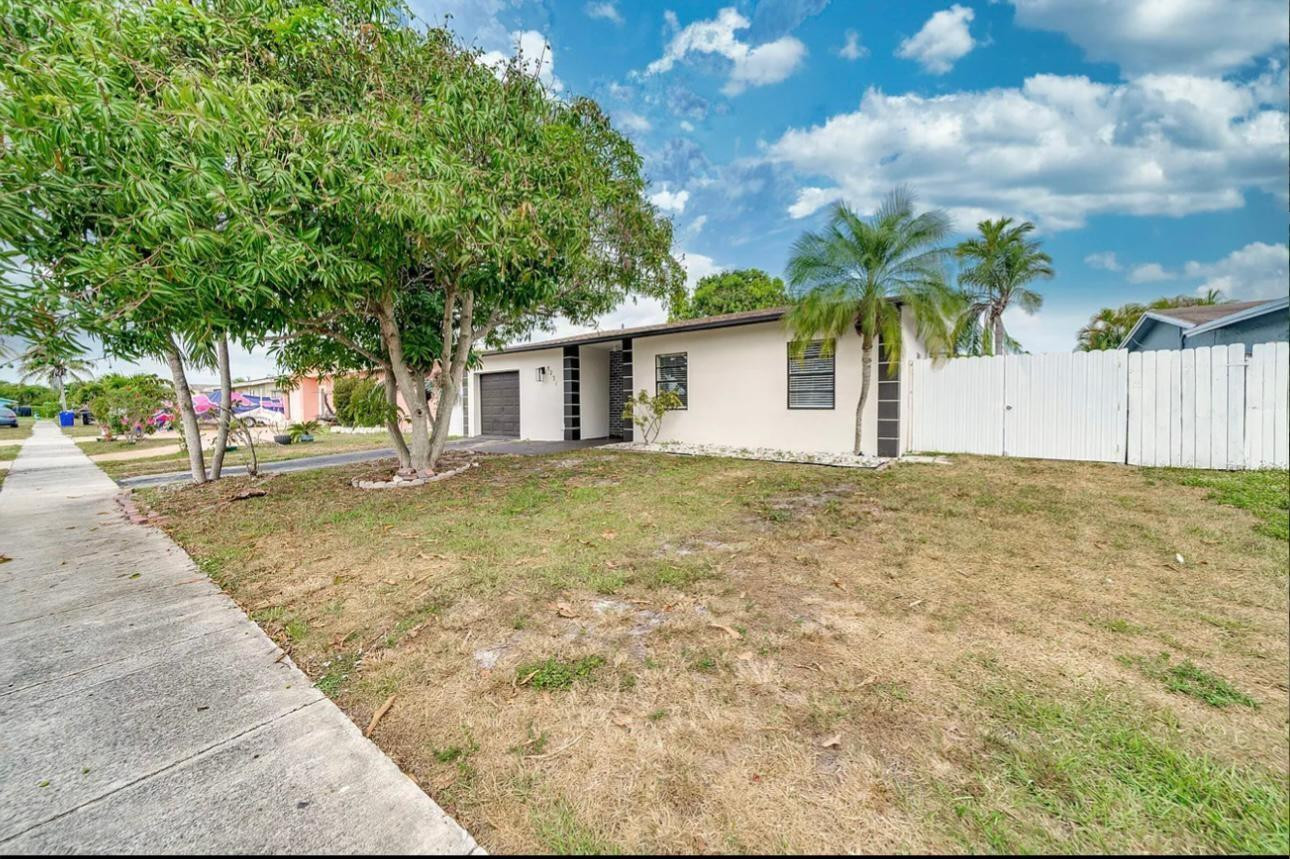 8231 SW 9th, North Lauderdale FL 33068