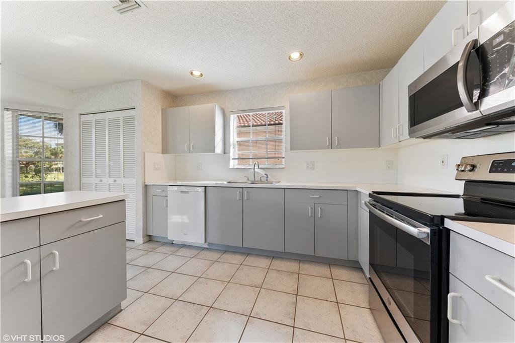 7697 NW 25th, Margate FL 33063