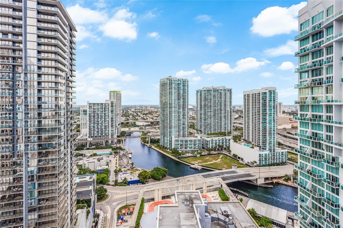 55 SE 6th #3500, Miami FL 33131