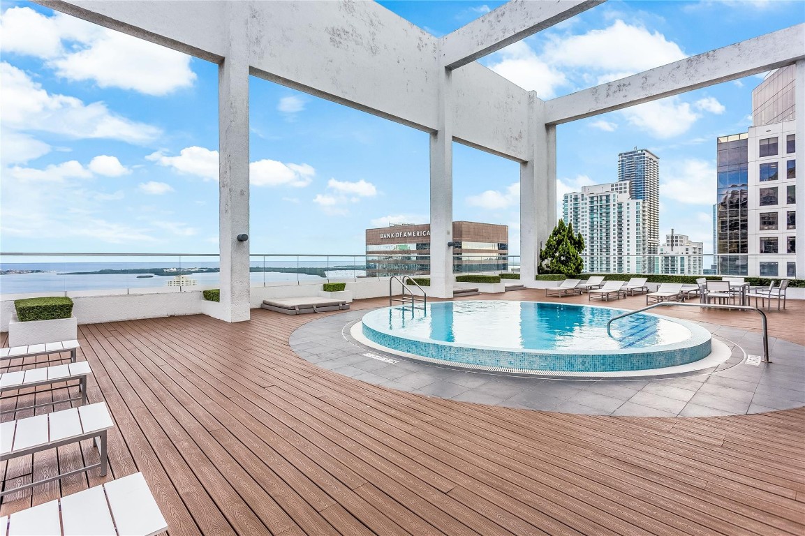 55 SE 6th #3500, Miami FL 33131