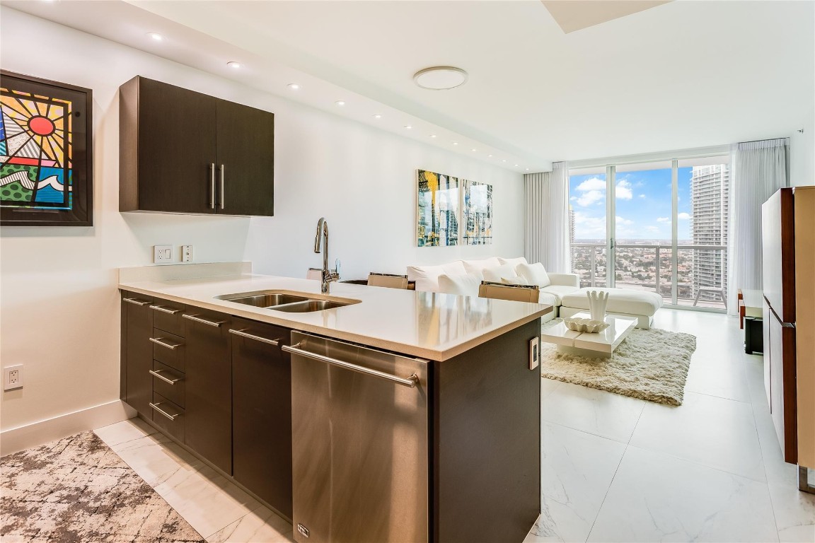 55 SE 6th #3500, Miami FL 33131