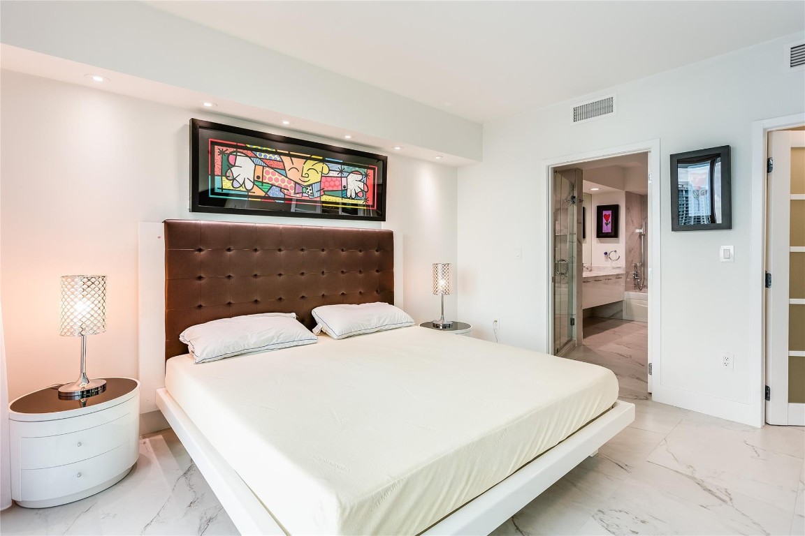 55 SE 6th #3500, Miami FL 33131