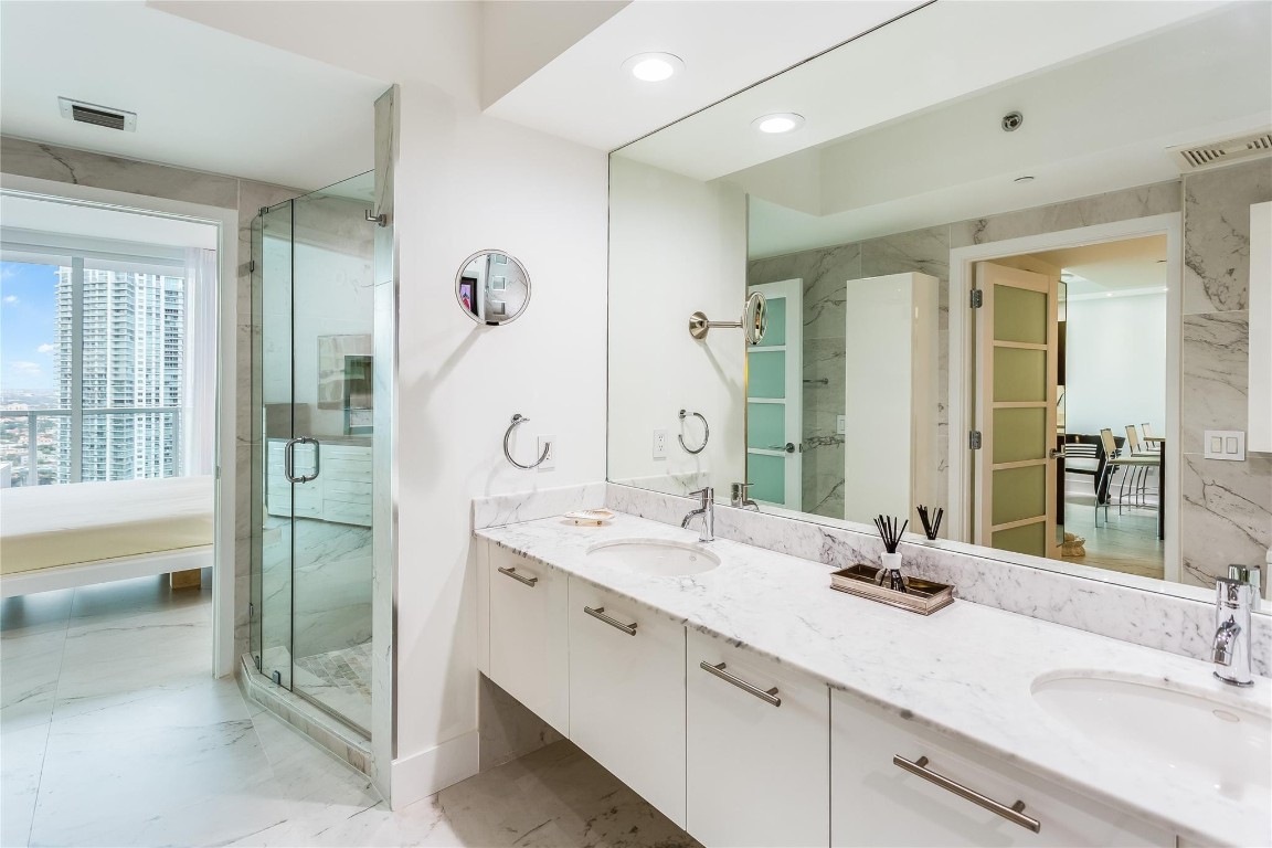 55 SE 6th #3500, Miami FL 33131