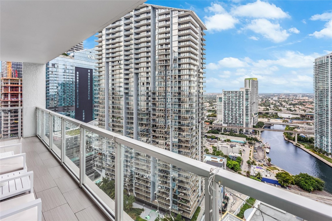 55 SE 6th #3500, Miami FL 33131