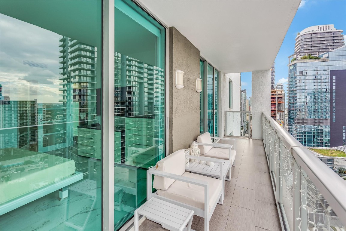 55 SE 6th #3500, Miami FL 33131