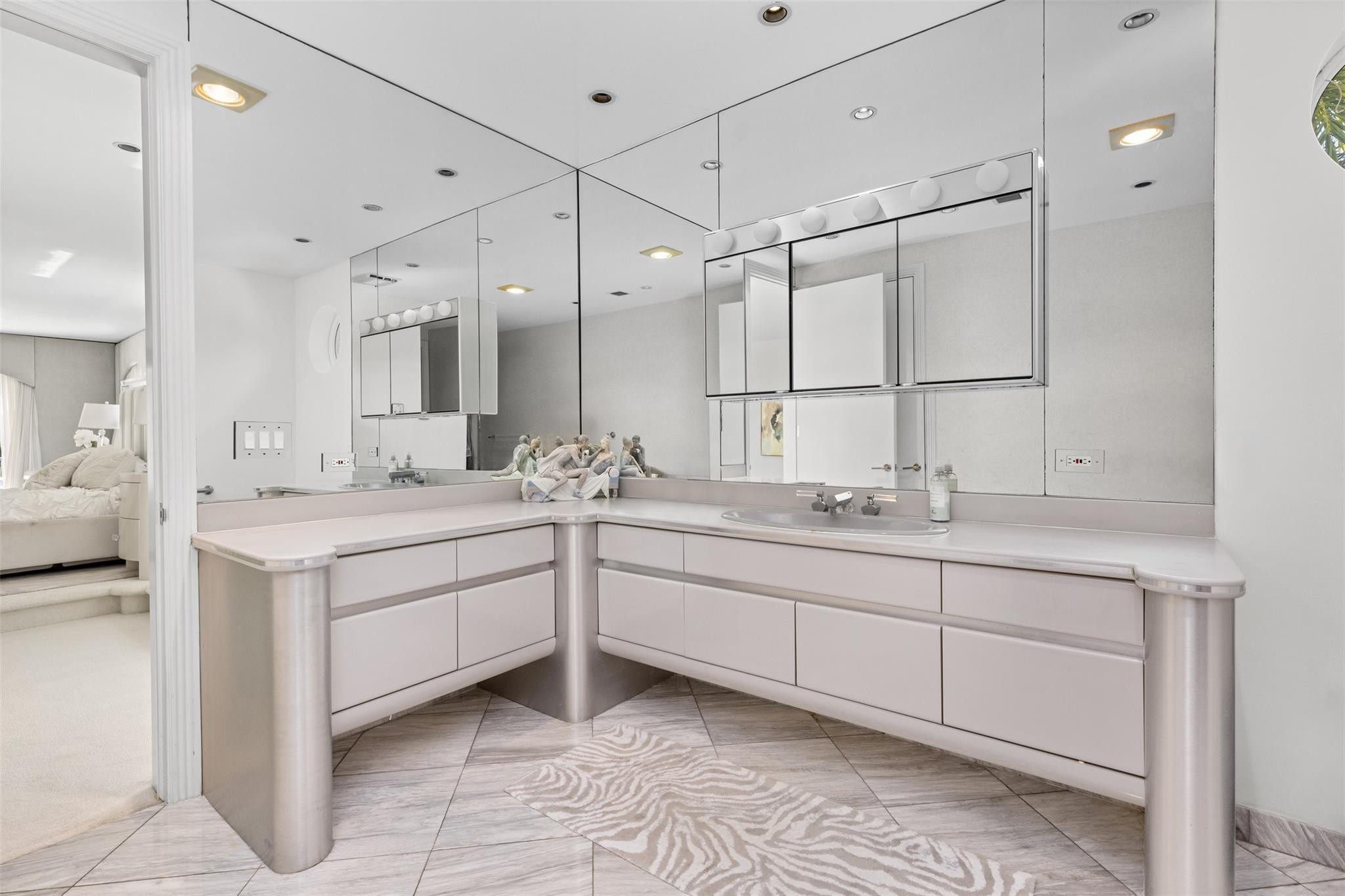 11 Bay Colony, Fort Lauderdale FL 33308