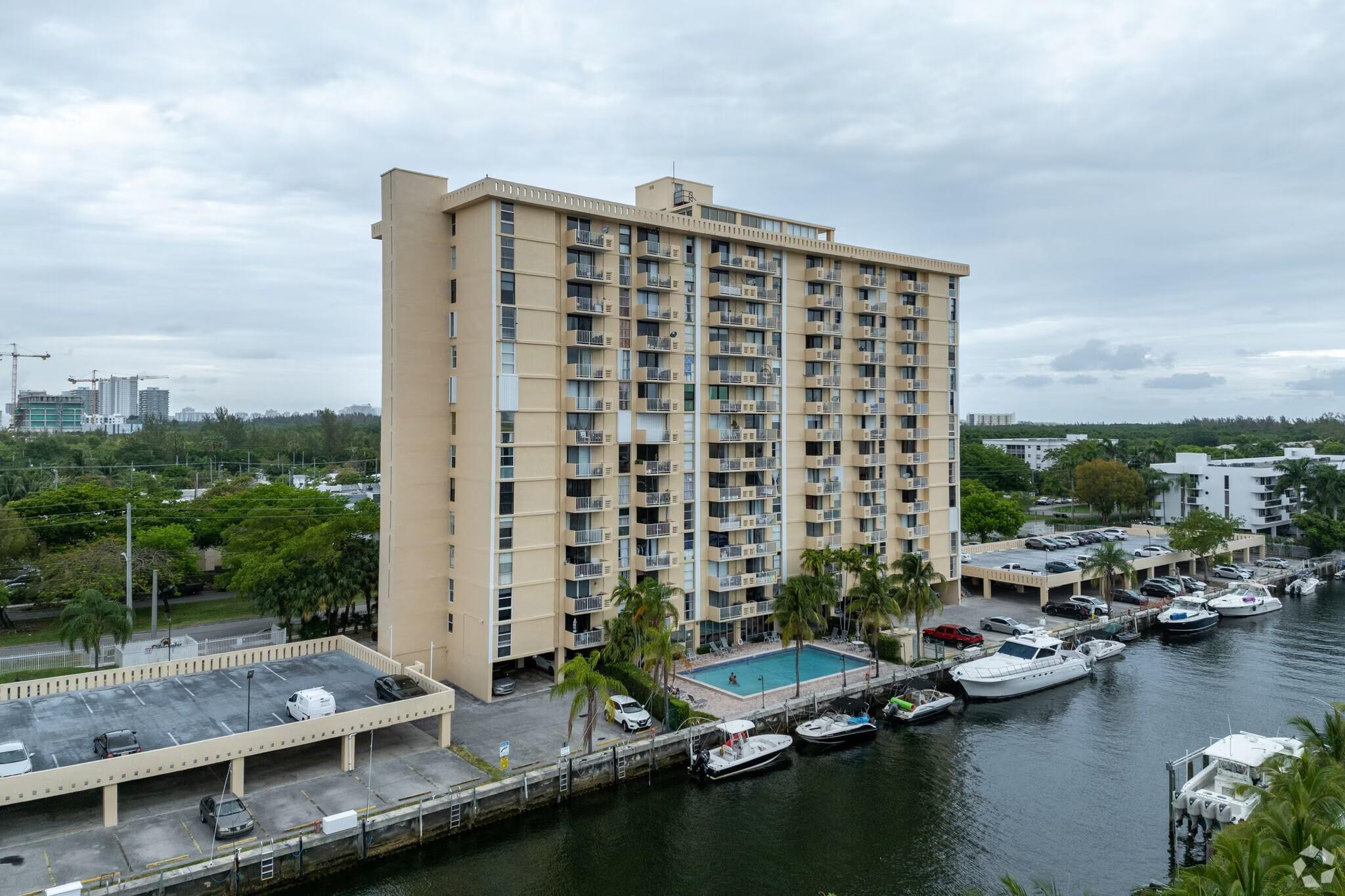 2350 NE 135th #203, North Miami FL 33181