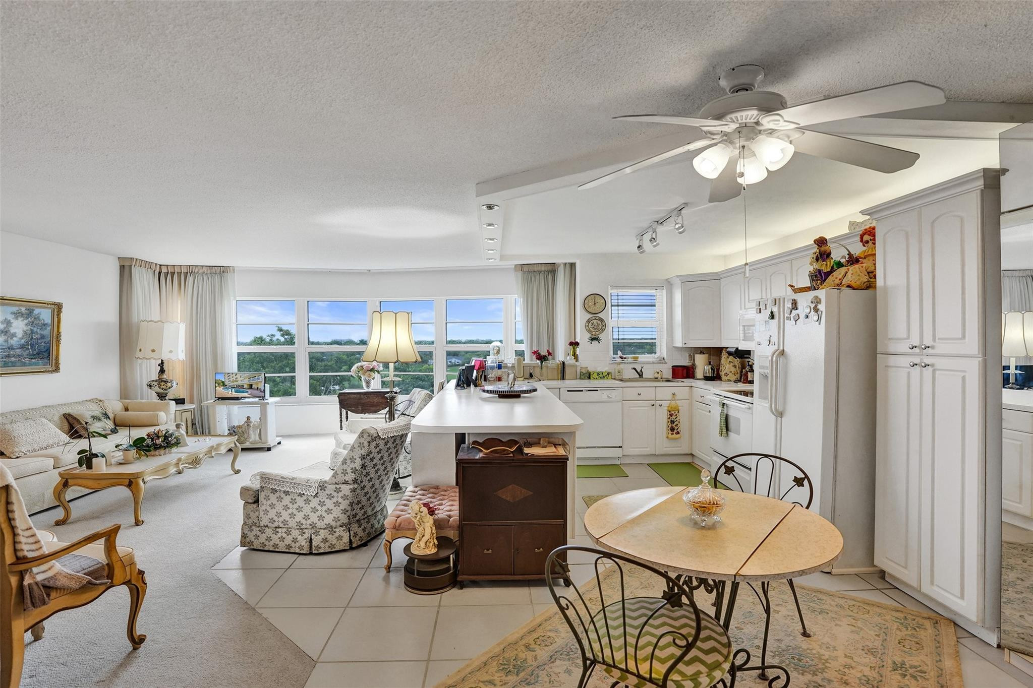 2500 NE 48th #603, Fort Lauderdale FL 33308