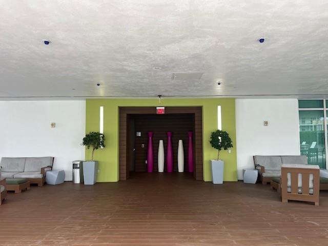 55 SE 6th St #2708, Miami FL 33131