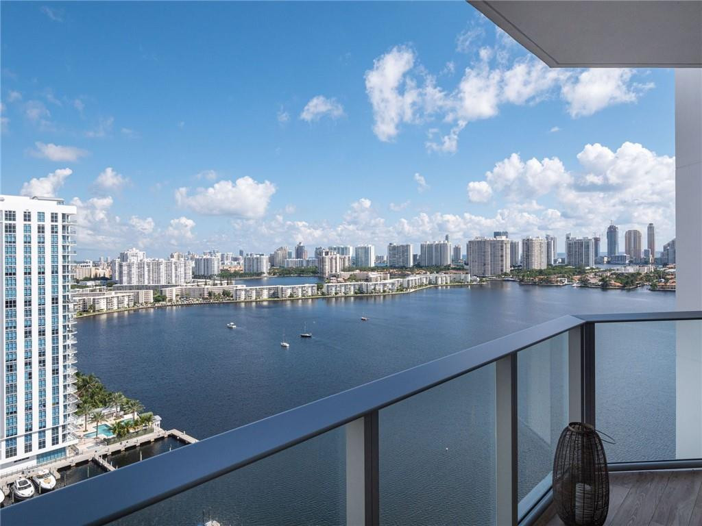 17111 Biscayne #2105 + 1 BOAT SLIP 100 ft, North Miami Beach FL 33160