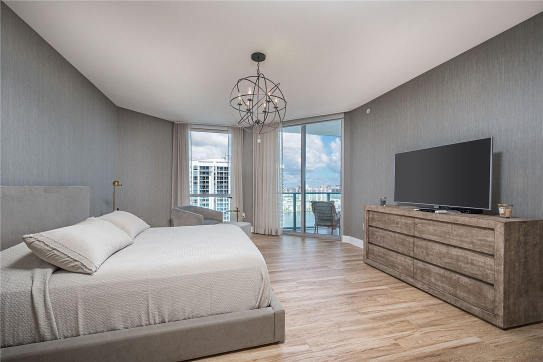 17111 Biscayne #2105 + 1 BOAT SLIP 100 ft, North Miami Beach FL 33160
