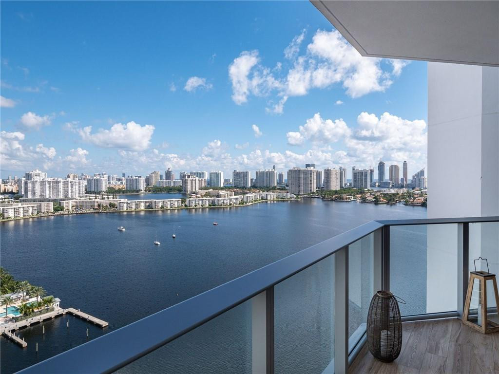 17111 Biscayne #2105 + 1 BOAT SLIP 100 ft, North Miami Beach FL 33160