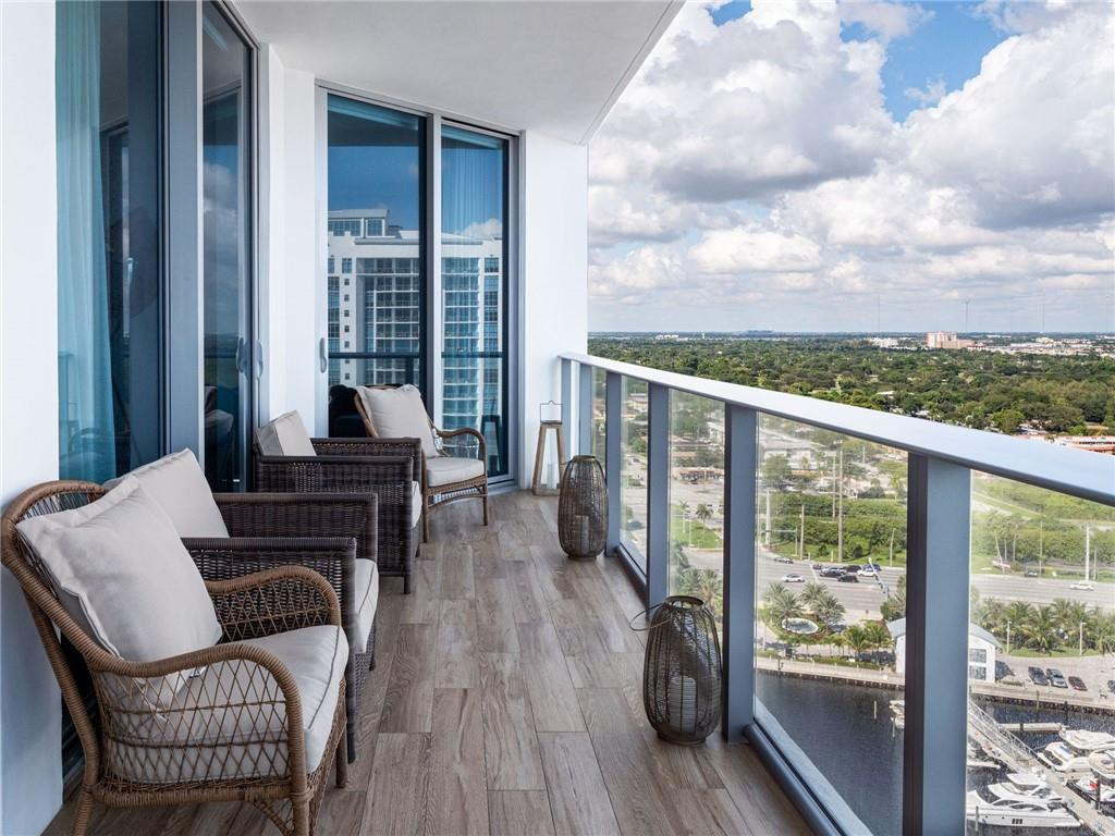 17111 Biscayne #2105 + 1 BOAT SLIP 100 ft, North Miami Beach FL 33160