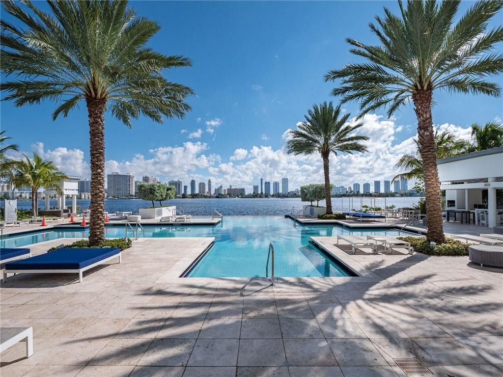 17111 Biscayne #2105 + 1 BOAT SLIP 100 ft, North Miami Beach FL 33160