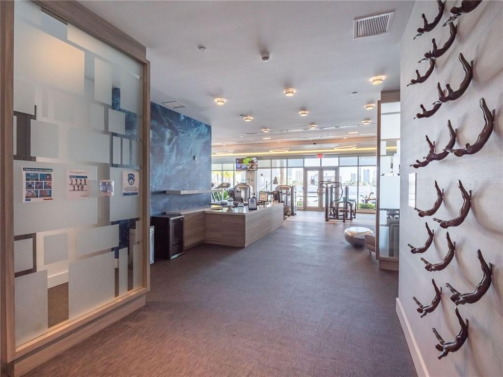 17111 Biscayne #2105 + 1 BOAT SLIP 100 ft, North Miami Beach FL 33160