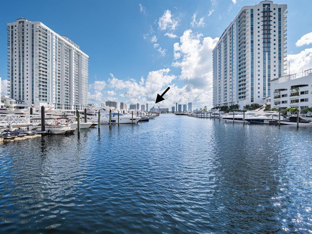 17111 Biscayne #2105 + 1 BOAT SLIP 100 ft, North Miami Beach FL 33160