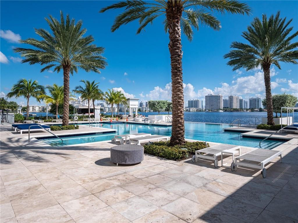 17111 Biscayne #2105 + 1 BOAT SLIP 100 ft, North Miami Beach FL 33160