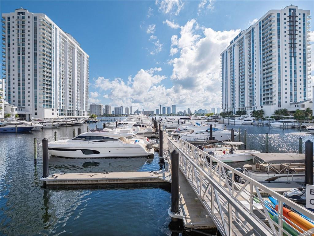 17111 Biscayne #2105 + 1 BOAT SLIP 100 ft, North Miami Beach FL 33160