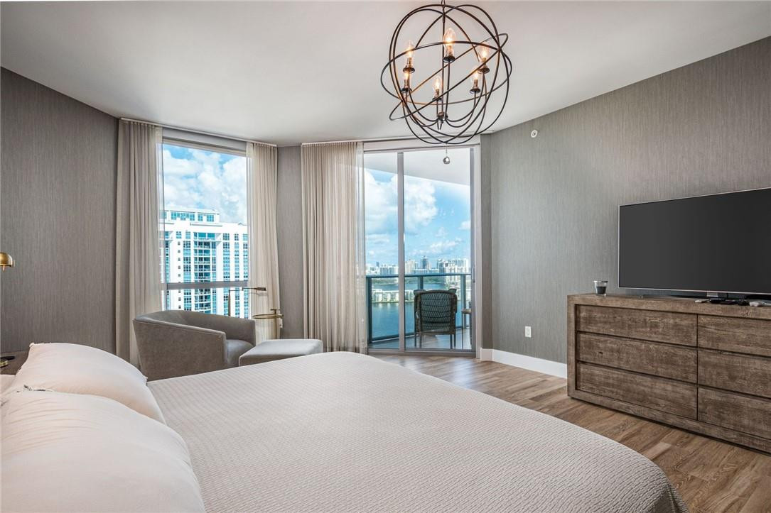 17111 Biscayne #2105 + 1 BOAT SLIP 100 ft, North Miami Beach FL 33160