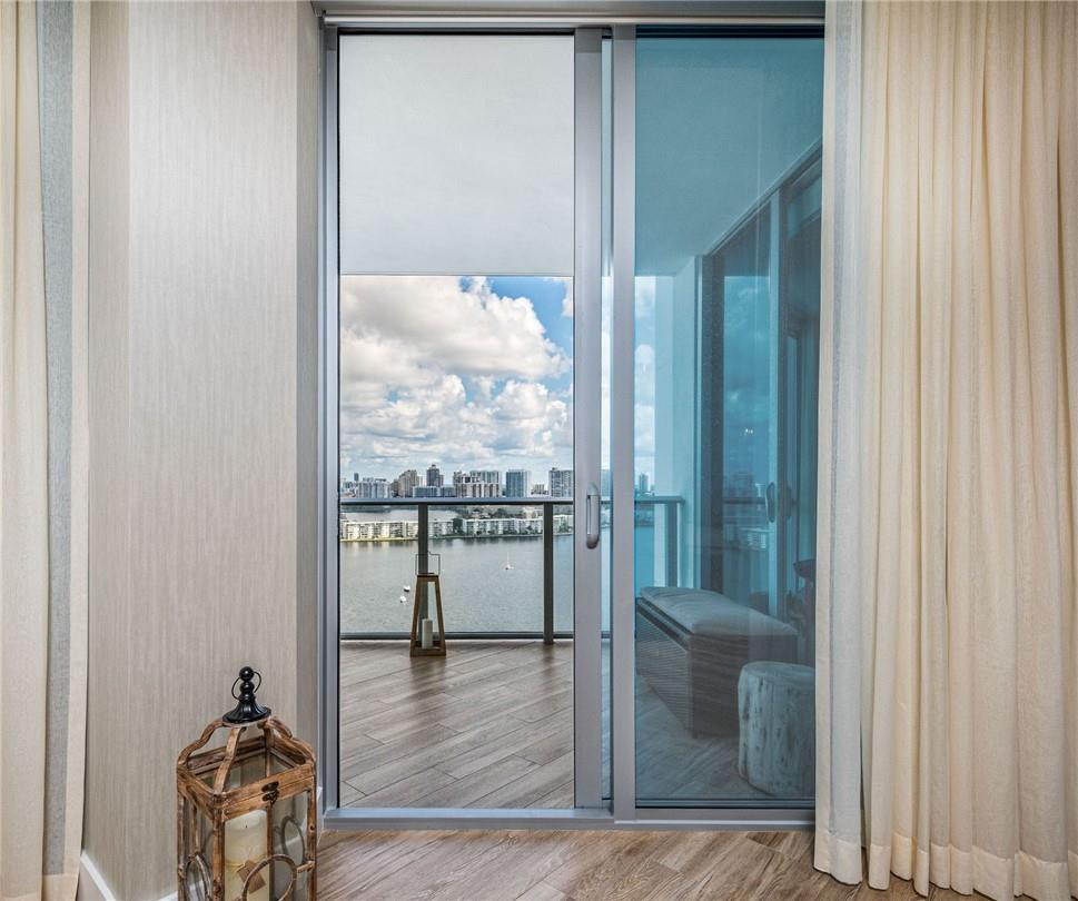 17111 Biscayne #2105 + 1 BOAT SLIP 100 ft, North Miami Beach FL 33160