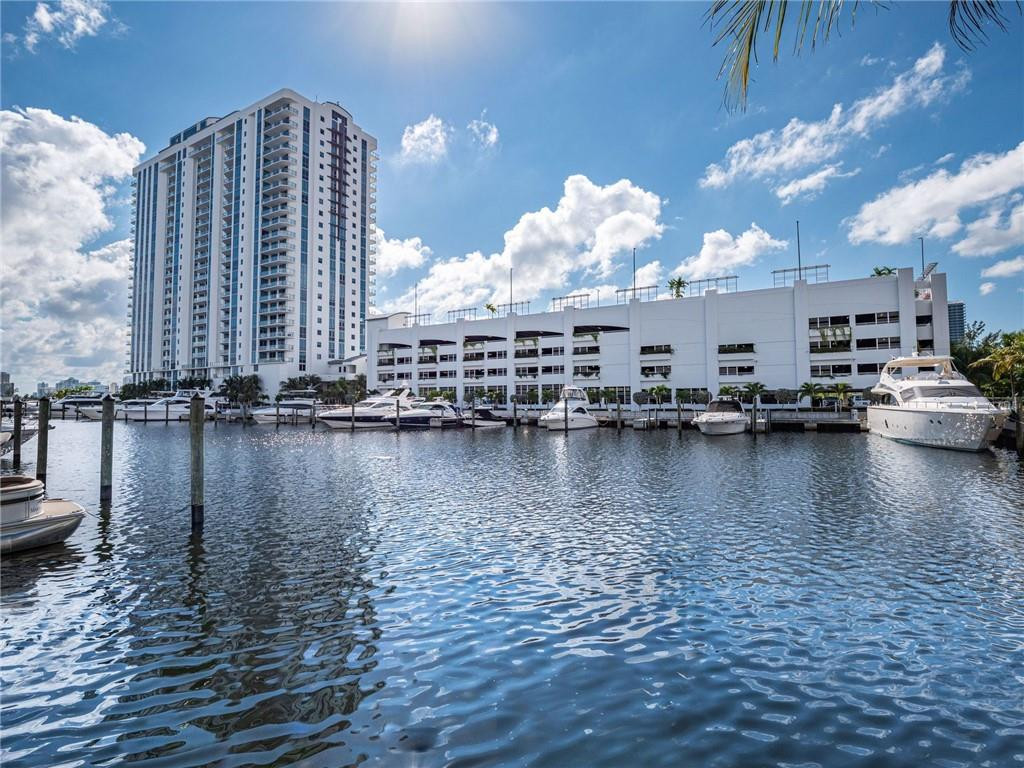 17111 Biscayne #2105 + 1 BOAT SLIP 100 ft, North Miami Beach FL 33160