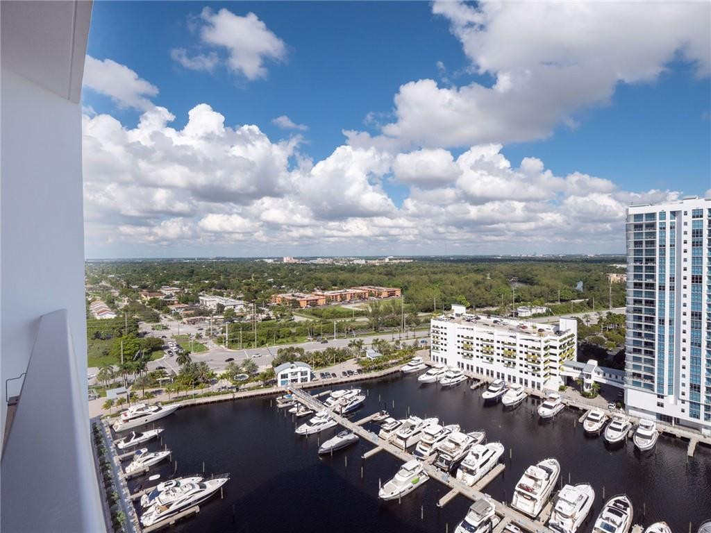 17111 Biscayne #2105 + 1 BOAT SLIP 100 ft, North Miami Beach FL 33160